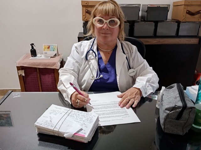 La doctora que atiende a toda hora